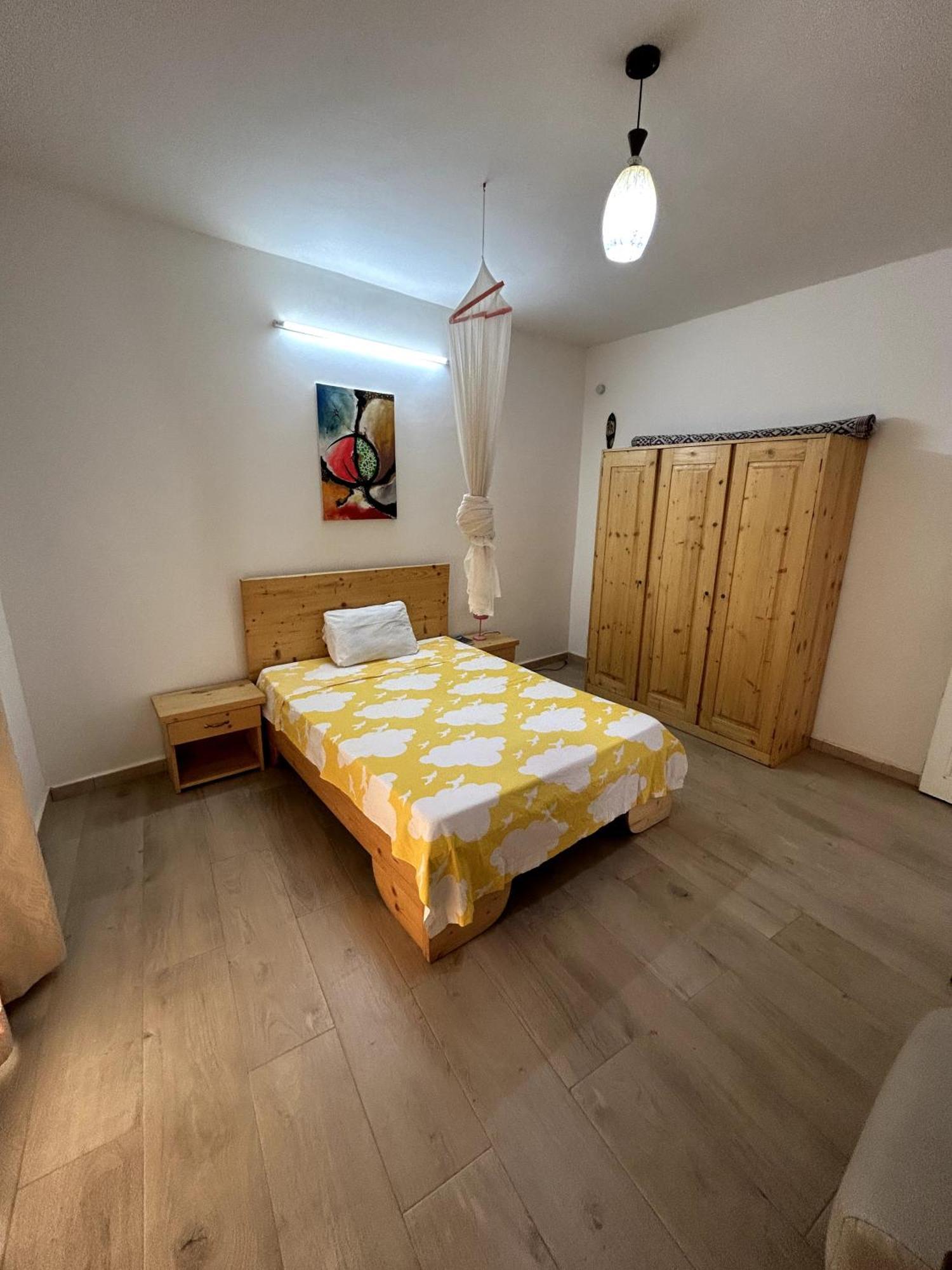Chambre Spacieuse Avec Balcon - Salle De Bain Exterieure Privee & Breakfast Saint-Louis Kültér fotó
