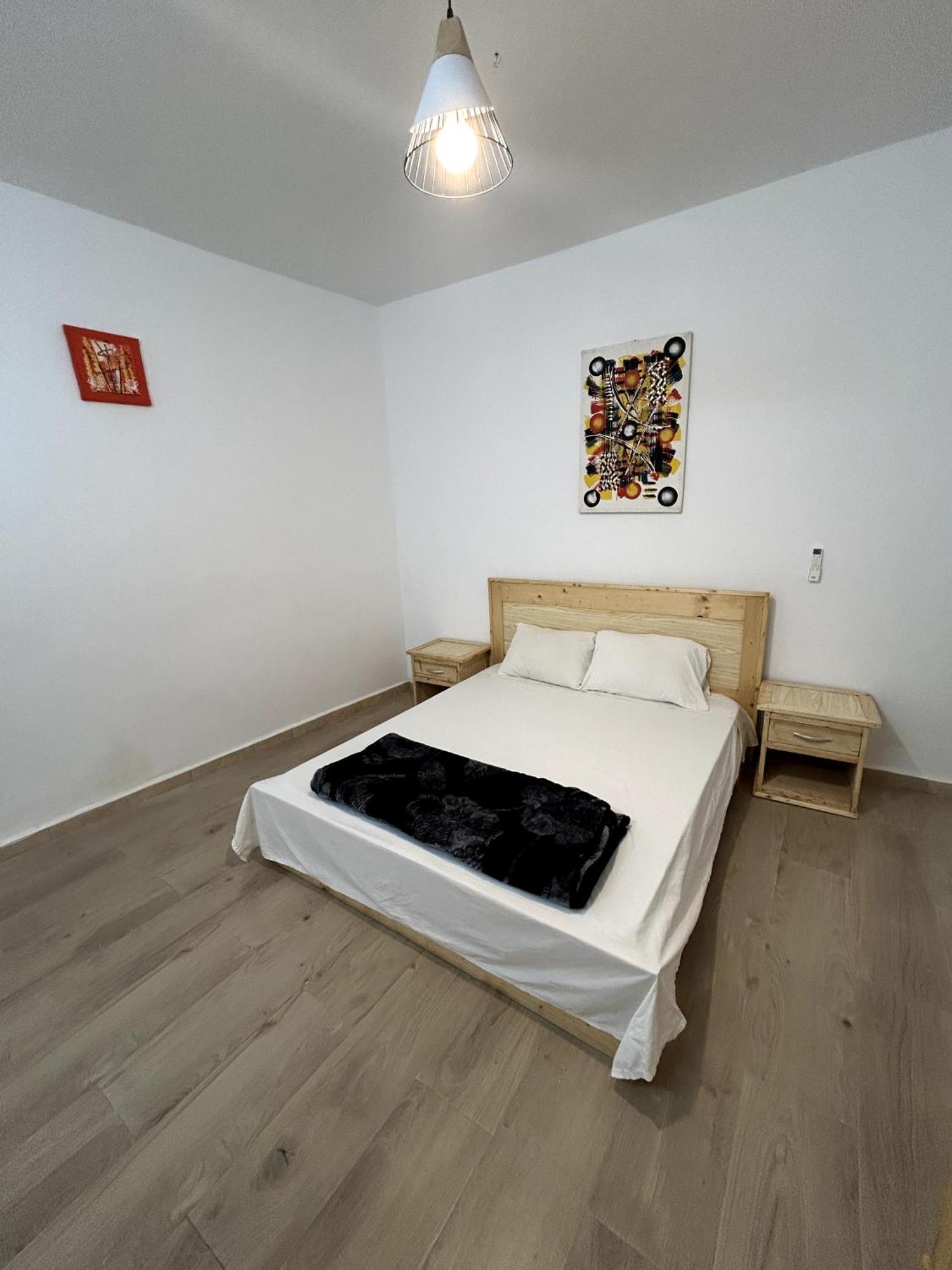 Chambre Spacieuse Avec Balcon - Salle De Bain Exterieure Privee & Breakfast Saint-Louis Kültér fotó
