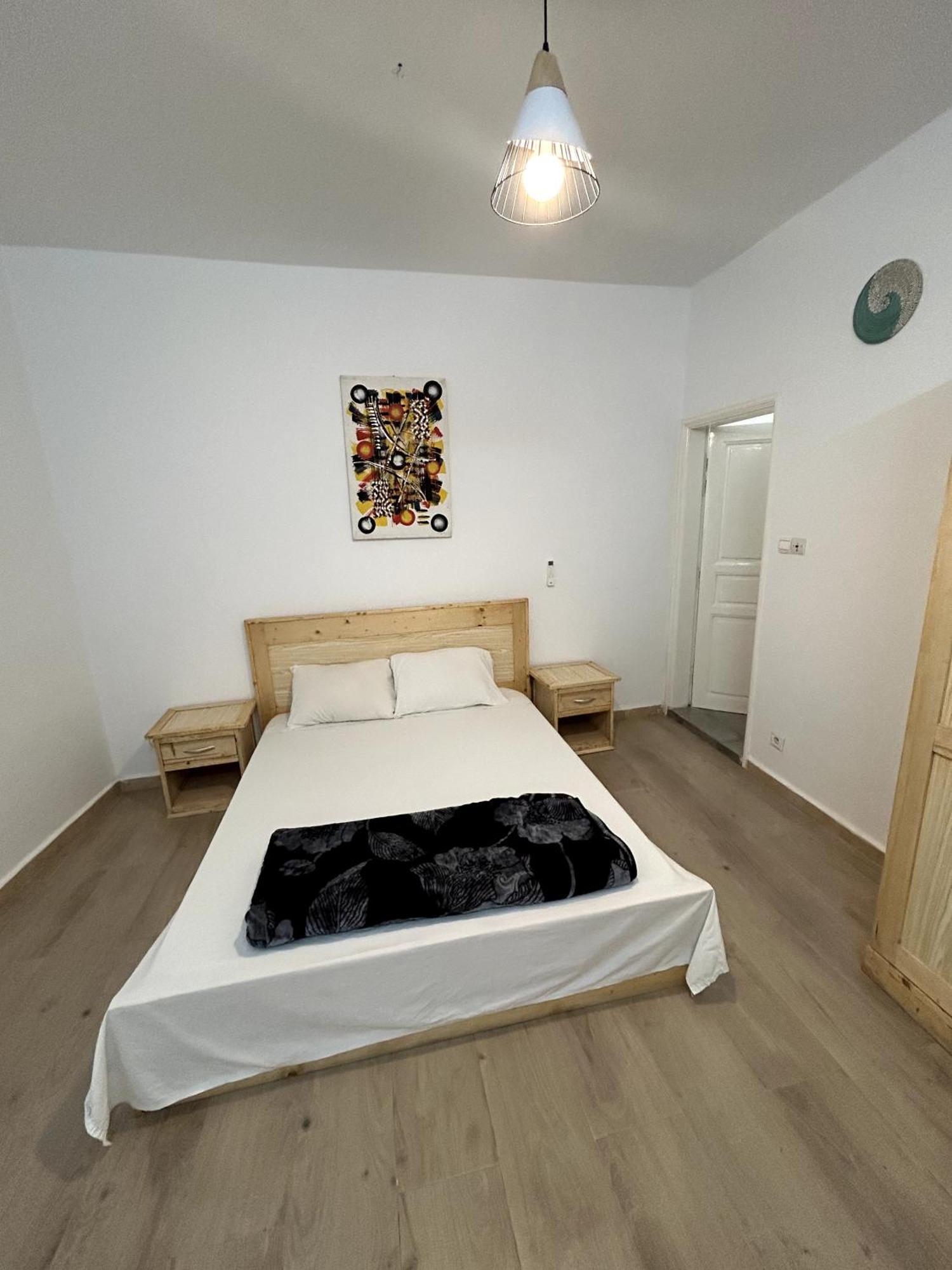 Chambre Spacieuse Avec Balcon - Salle De Bain Exterieure Privee & Breakfast Saint-Louis Kültér fotó